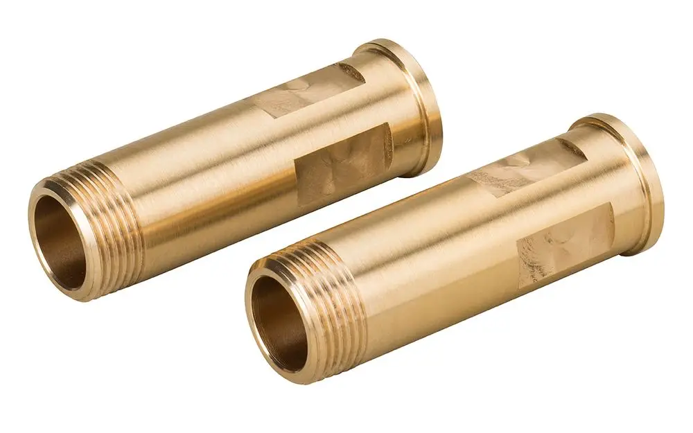 Adapterteile aus Metall mit Gewinde und glatter Oberfläche, geeignet für eine Verbindung im Sanitärbereich, vermutlich von der Marke Grünbeck.